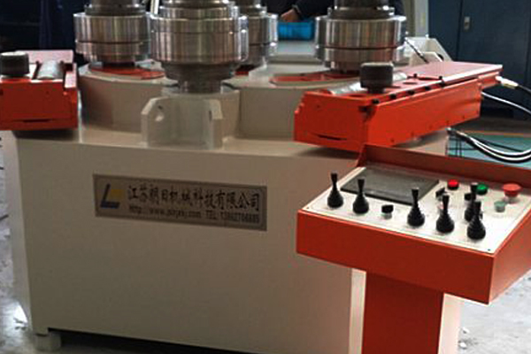 關(guān)于型材彎曲機(jī)在作業(yè)中的關(guān)鍵步驟及注意事項(xiàng)講解